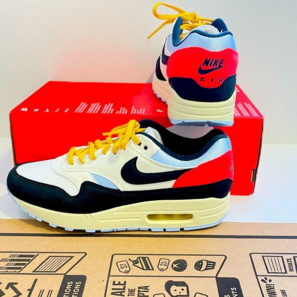 Unisex Air Max 1 Sail Royal Tint. It’s Women’s 9.5 or Mens size 8. - Picture 10 of 12